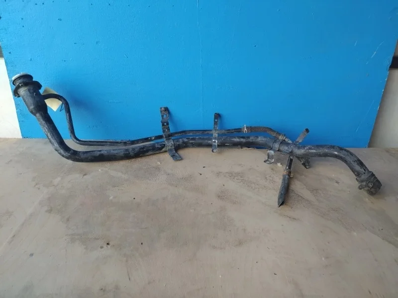 Заливная горловина бака Mitsubishi Pajero 3, 4 2000-2015