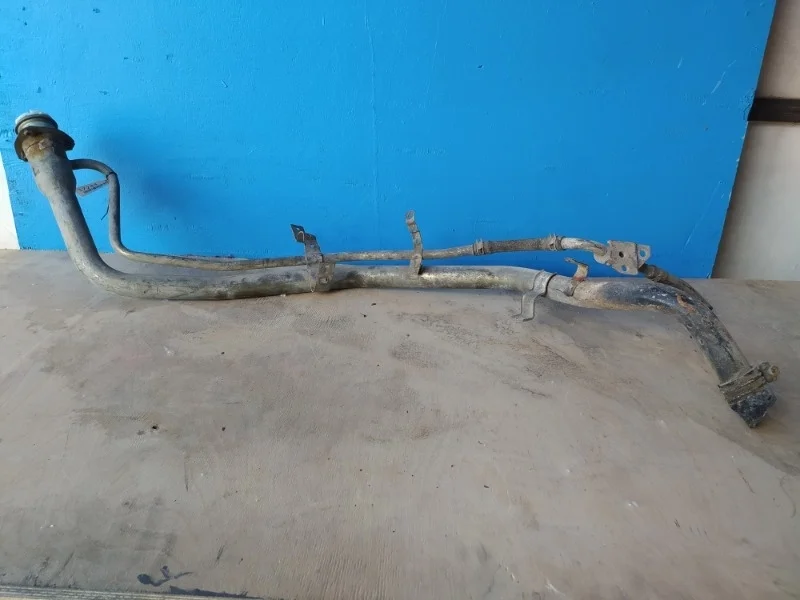 Заливная горловина бака Mitsubishi Pajero 3, 4 2000-2015