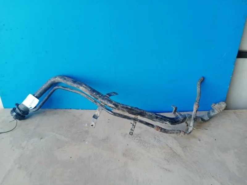 Заливная горловина бака Mitsubishi Pajero 3, 4 2000-2015