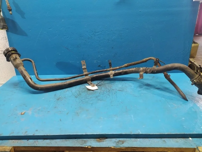 Заливная горловина бака Mitsubishi Pajero 3, 4 2000-2015