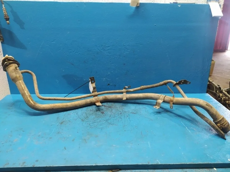 Заливная горловина бака Mitsubishi Pajero 3, 4 2000-2015