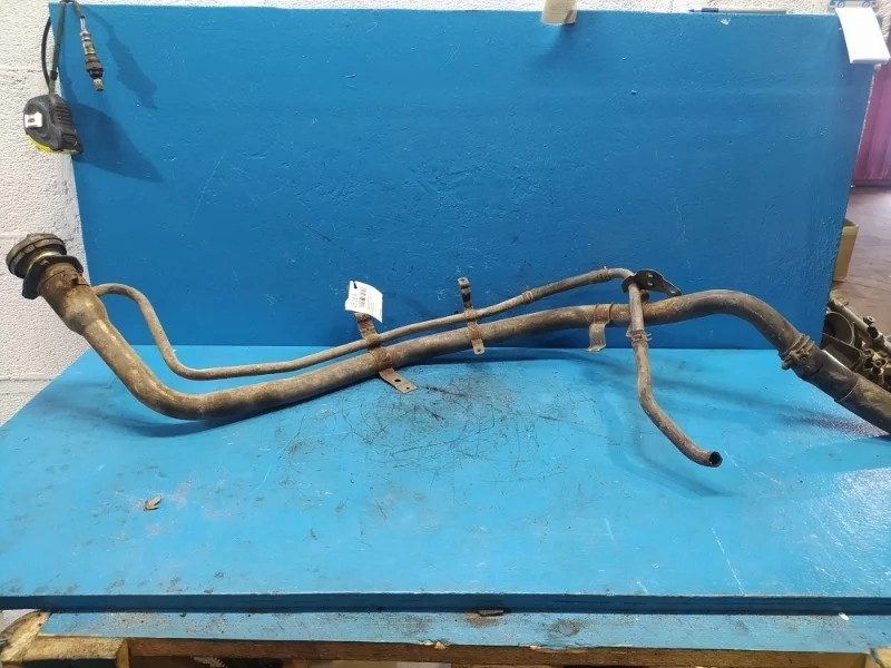 Заливная горловина бака Mitsubishi Pajero 3, 4 2000-2015