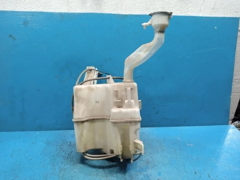 Бачок омывателя Toyota Prius 2009-2015