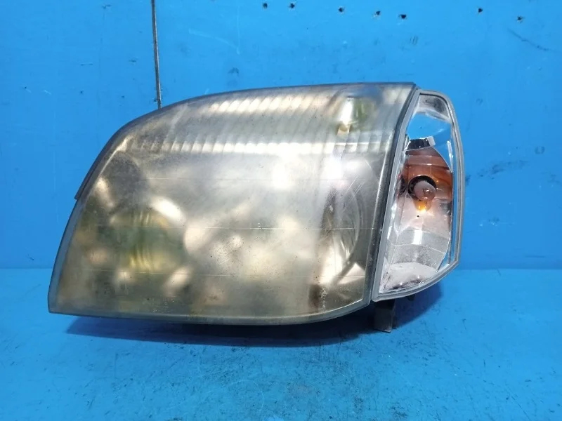 Фара Nissan X-Trail T30 2000-2007