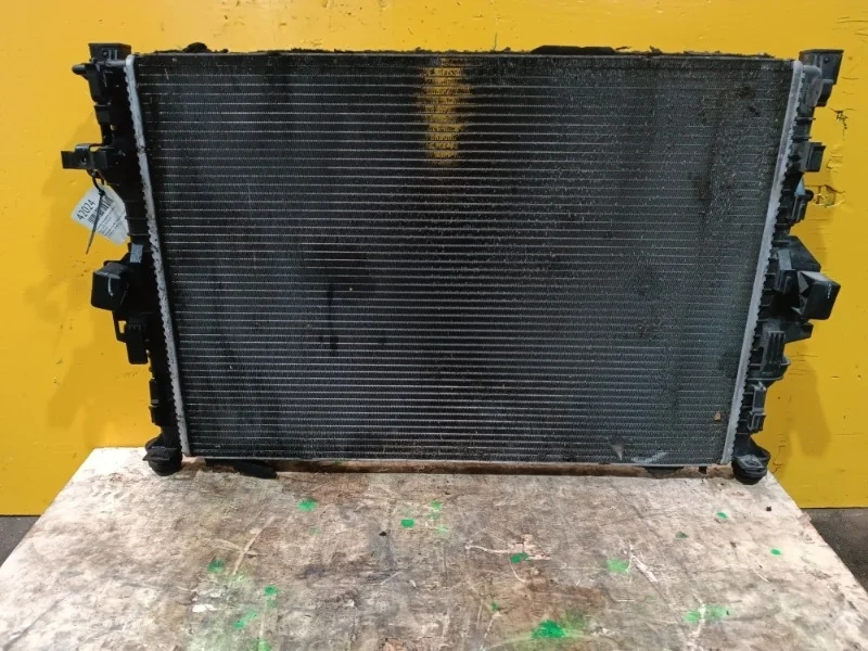 Радиатор охлаждения двигателя Volvo S60 2010-2013