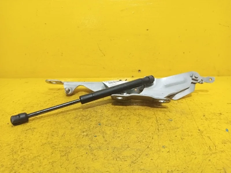 Петля капота Volvo XC60 2013-2018