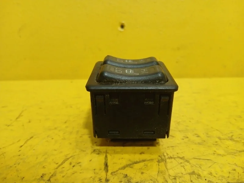 Блок управления подогрева сидений Mitsubishi Lancer 9 2003-2007