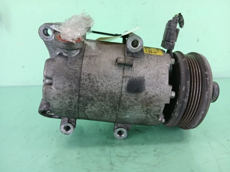 Компрессор кондиционера Ford Focus 2 2005-2011