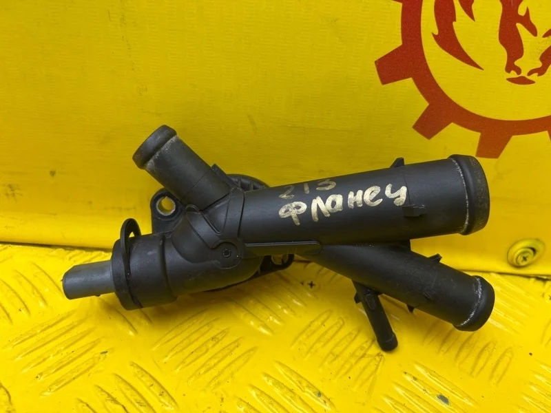 Фланец системы охлаждения Volkswagen Passat 7 2011 03L121132AA B7 2.0 CFFB