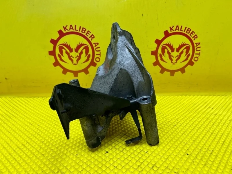 Кронштейн двигателя Volkswagen Touareg 2006 070199308A 7LA 2.5 BAC, правый