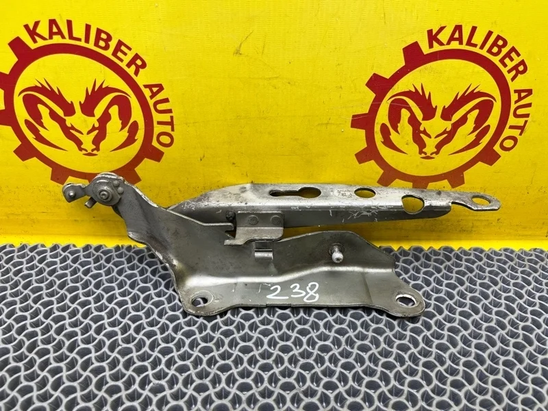 Петля капота Volvo XC90 2007 30716883 2.4 D5244T4, правая