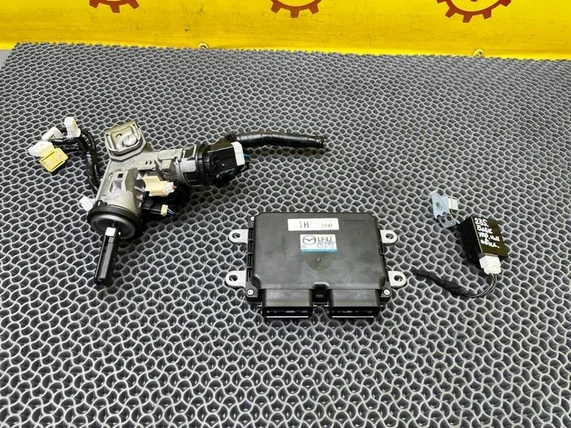 Блок управления двигателем Mazda 6 2009 LF4J18881H GH 2.0 LF