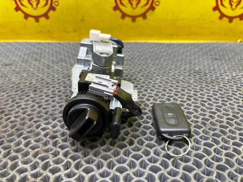 Замок зажигания Nissan Xtrail 2007 D8700JH127 T31 2.0 M9R