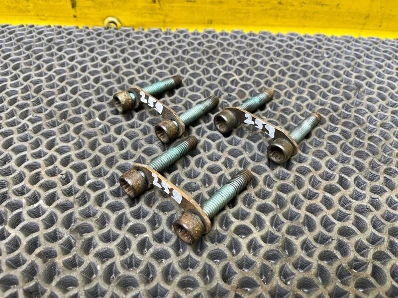 Болт крепления привода Volkswagen Touareg 2006 N90991102 7LA 2.5 BAC, задний