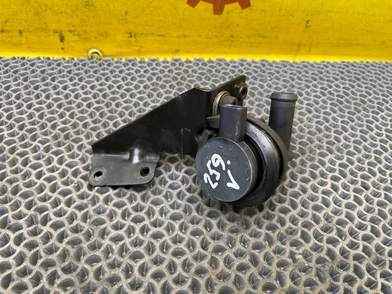Насос водяной (помпа) Volkswagen Touareg 2006 7L0965561L 7LA 2.5 BAC