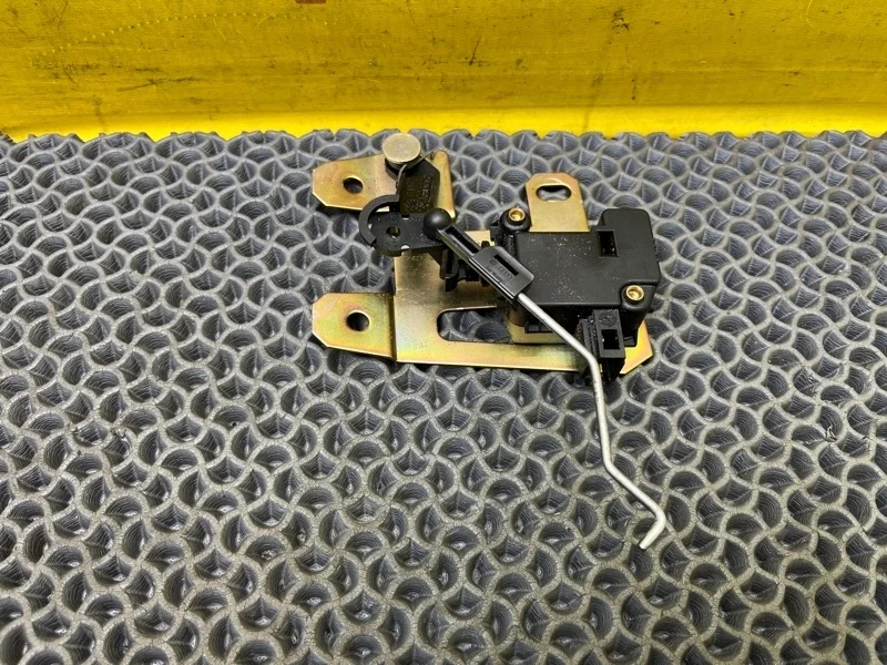 Активатор замка багажника Volkswagen Touareg 2006 7L6827425A 7LA 2.5 BAC