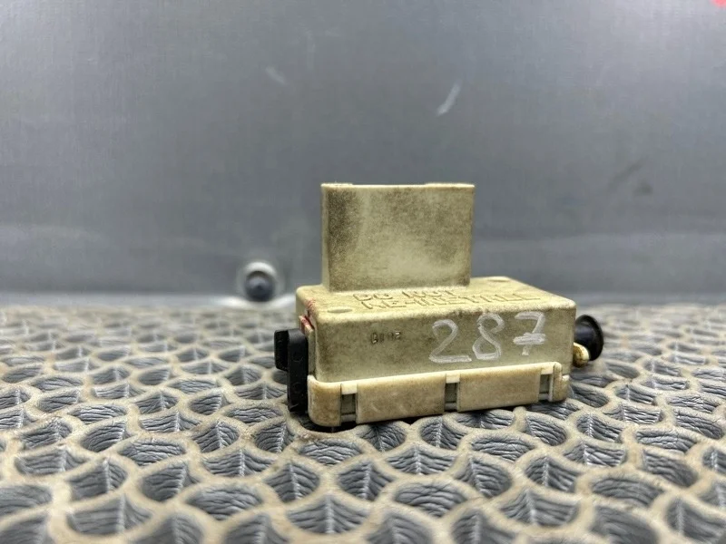 Датчик включения стоп сигнала chrysler PT-Cruiser 2002 56045043AG 2.4 EDZ