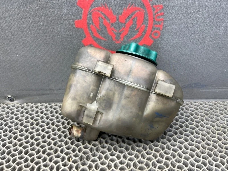 Бачок расширительный Volvo XC90 2011 30760100 2.4 D5244T4