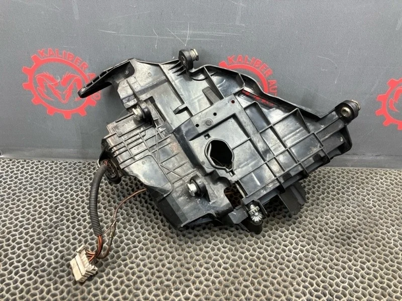 Кронштейн фары Volkswagen Touareg 2004 7L6941614C 7LA 2.5 BAC 033884, правый
