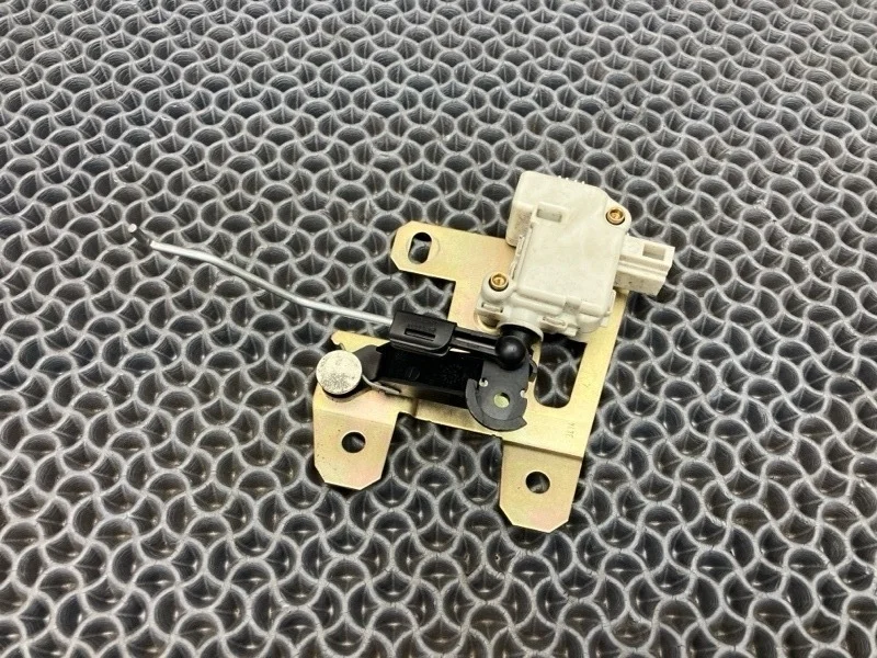 Активатор замка багажника Volkswagen Touareg 2005 7L6827425A 7LA 2.5 BAC