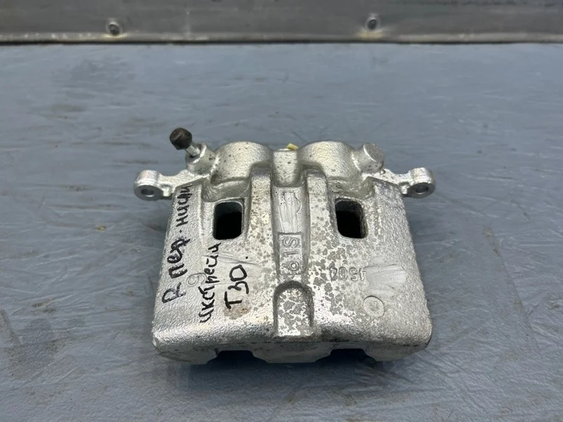 Суппорт Nissan X-Trail 2005 410018H300 T30, передний правый