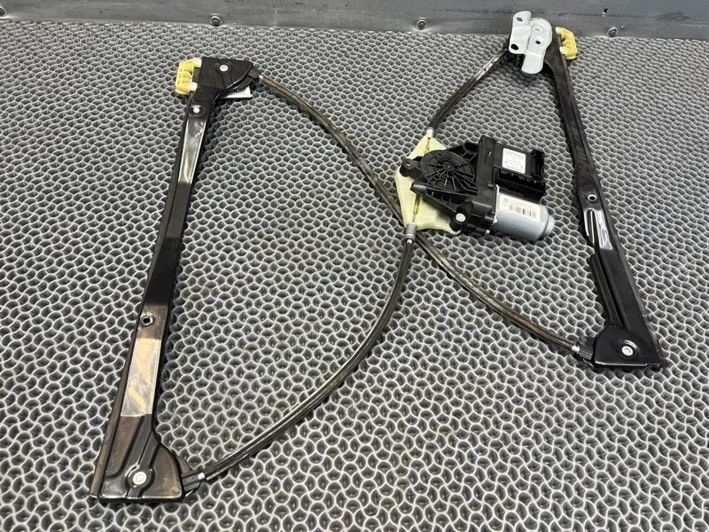 Стеклоподъемник Volkswagen Touran 2009 1T2837462B 1.9 BXF, передний правый