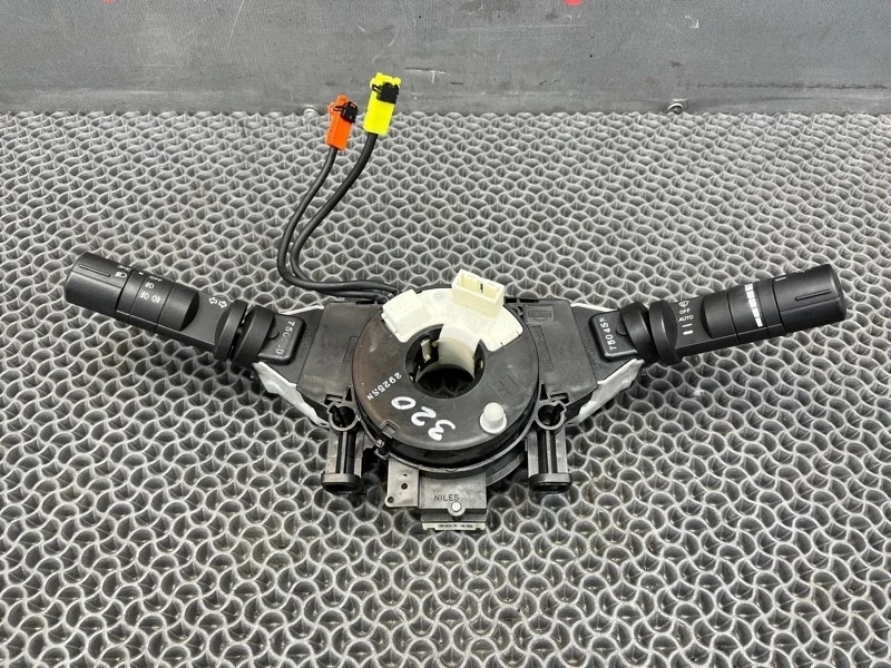 Подрулевой переключатель Nissan Qashqai 2007 25540JD03A J10 1.5 K9K 732