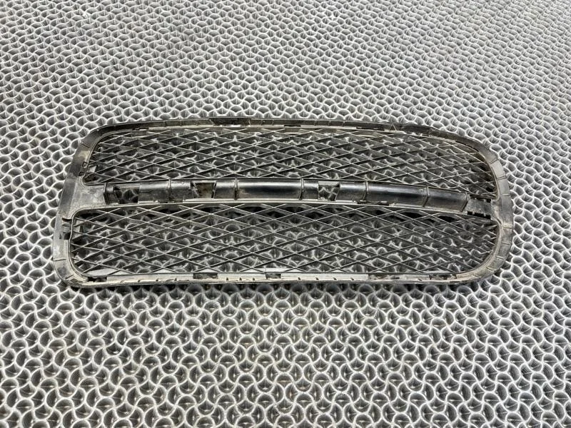 Решетка в бампер Volkswagen Touareg 2006 7L6853665A 7LA 2.5 BAC, левая