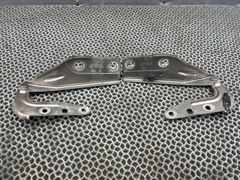 Петля капота Porsche cayenne S 2003 95551130100 955 4.5 M48.00