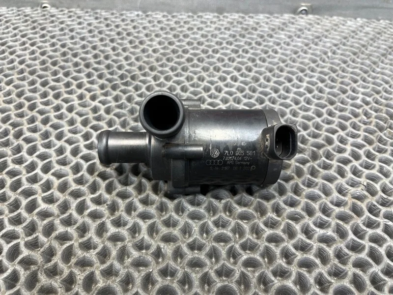 Насос водяной (помпа) Volkswagen Touareg 2006 7L0965561L 7LA 2.5 BAC
