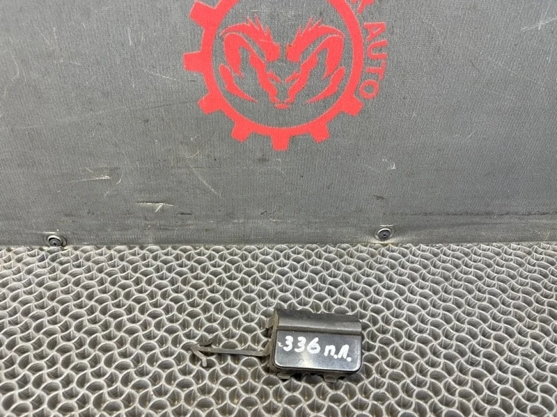 Заглушка буксировочного крюка Volkswagen Touareg 2007 7L6807155B 7L6 3.0 BKS, передняя левая