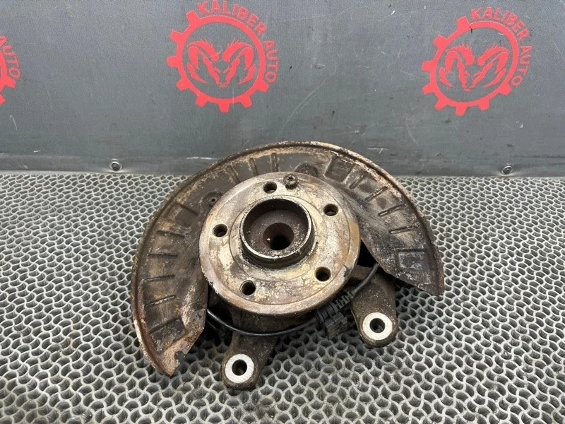 Кулак поворотный Mercedes-Benz V-Class 2008 A6393301232 W-639 646.980, передний левый