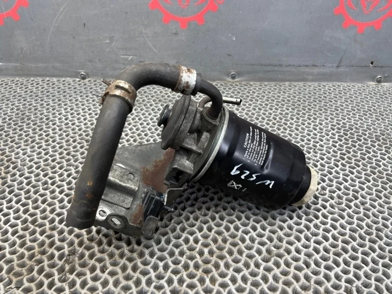 Кронштейн топливного фильтра Mitsubishi Pajero 4 2007 1770A072 V98W 4M41