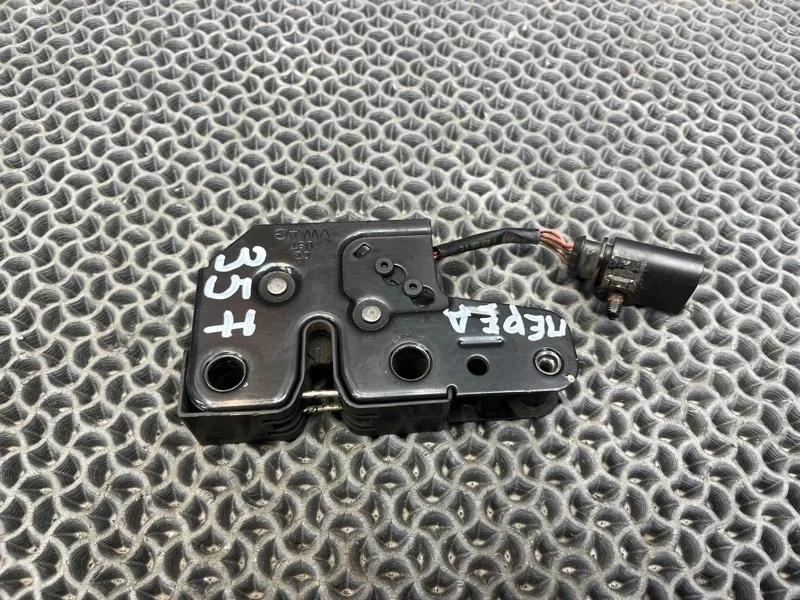 Замок капота Volkswagen Touareg 2005 7L0823509C 7LA 2.5 BAC