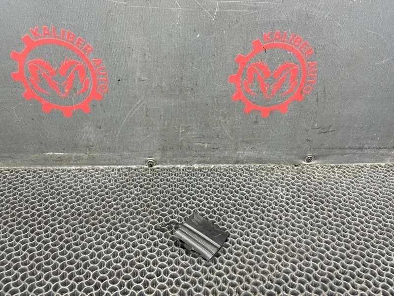 Заглушка буксировочного крюка Volkswagen Touareg 2005 7L6807156A9B9 7LA 2.5 BAC, передняя правая