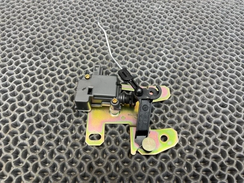 Активатор замка багажника Volkswagen Touareg 2005 7L6827425A 7LA 2.5 BAC