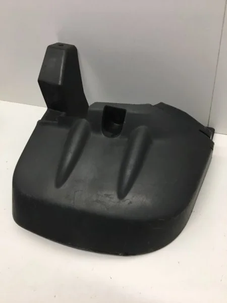 Брызговик Mitsubishi L200 2006-2015 MN117446 4 4D56, передний правый