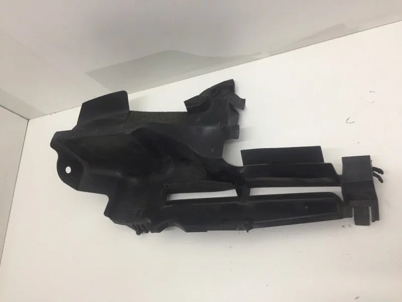 Дефлектор радиатора Toyota Rav4 2015-2019 1669536090 CA40, передний левый