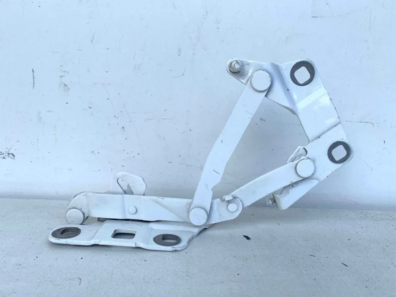 Петля крышки багажника Mercedes-Benz GLE-klasse 2015-2018 A1668800028 W166, передняя левая