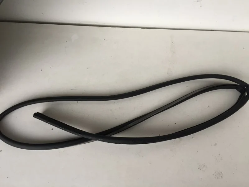 Уплотнитель двери Mercedes-Benz C-klasse 2014-2018 A2057300105 W205, задний левый