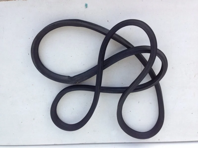 Уплотнитель крышки багажника Toyota Camry 2017-2020 6446133120 XV70, задний