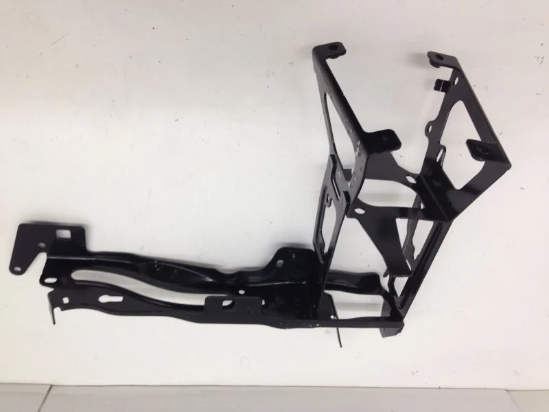 Кронштейн BMW 3 series 2011-2016 51647245792 F30/F31, передний правый