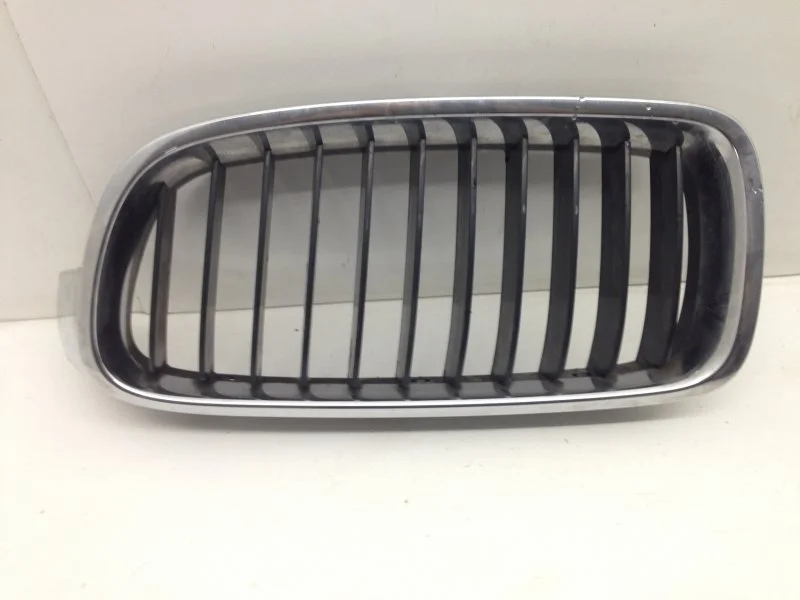 Решётка радиатора BMW 3 series 2011-2016 51137255411 F30/F31, передняя левая