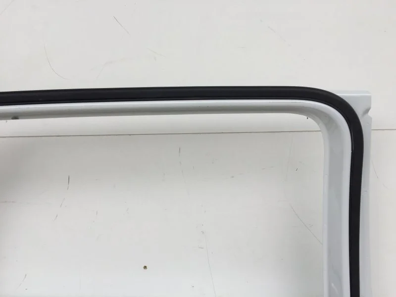 Уплотнитель двери Volkswagen Tiguan 2016-2020 5NA833055L 2, задний левый