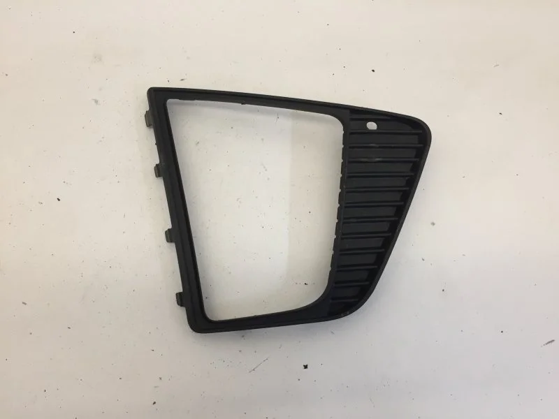 Накладка противотуманной фары Hyundai Creta 2016-2021 86564M0010 1, передняя правая