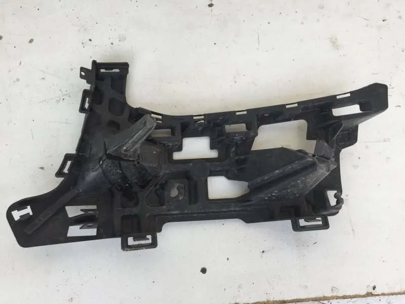 Кронштейн бампера Volvo XC90 2019-2021 31353371 2, передний правый