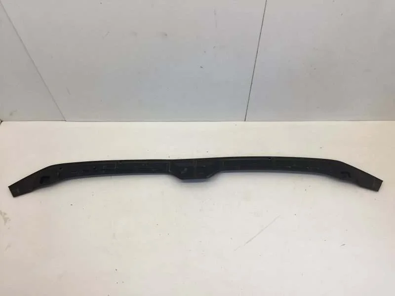 Уплотнитель капота Audi A4 2015-2019 8W0823124 B9, передний