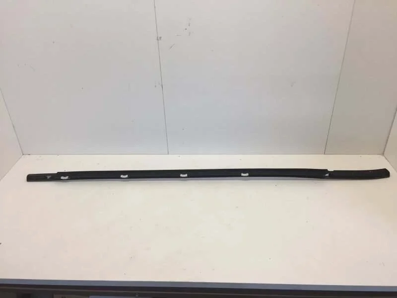 Молдинг стекла двери Kia Sportage 2016-2018 76003F1000 4, передний левый