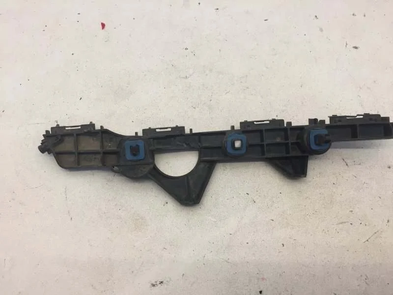 Кронштейн бампера Toyota Rav4 2015-2019 5215542030 CA40, задний правый