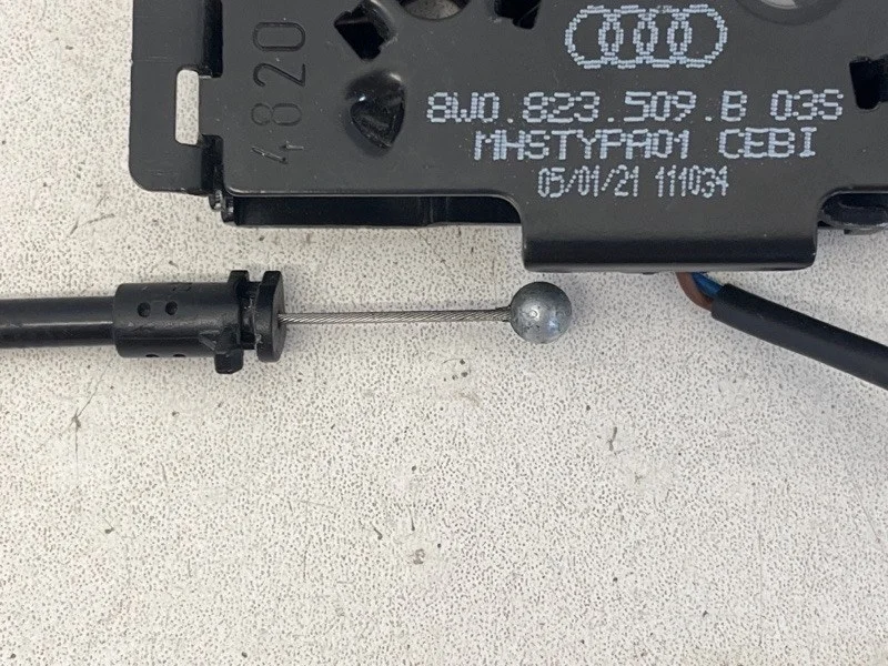 Трос замка капота Audi A4 2015-2024 8W0823509B B9, передний